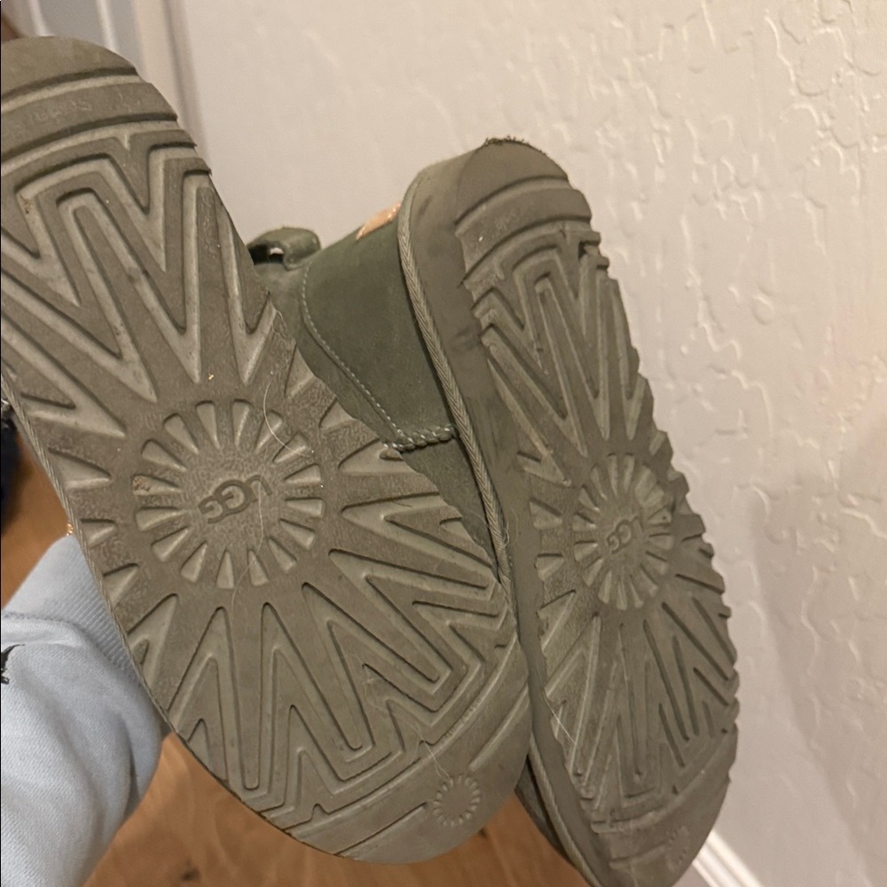 Mini green uggs - Picture 4 of 4
